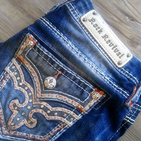 ROCK REVIVAL CROP JEANS - Picture 3 of 8
